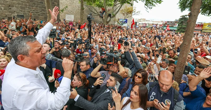 Özel, ‘En az üç çocuk’ diyen Erdoğan’a yüklendi: Ona uyan pişman Sözcü Gazetesi