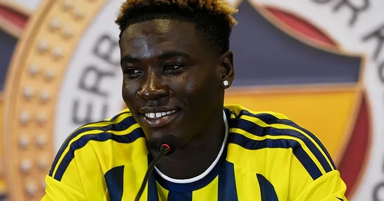 Fenerbahçe nin yeni stoperi Oppong: Yeni nesil savunmacı! Hızlı, sert, hareketli...