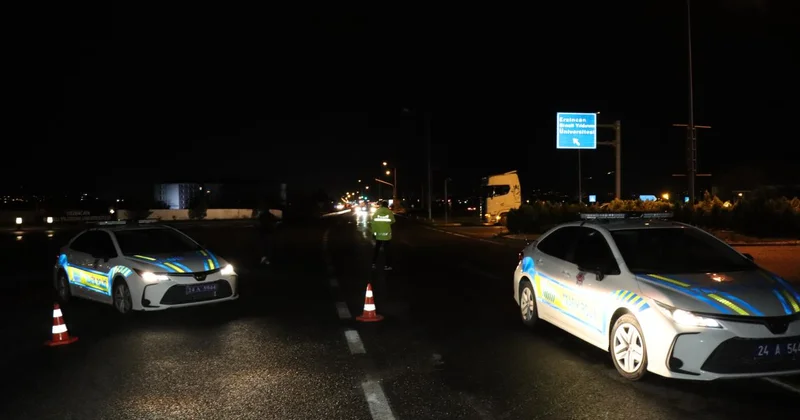 Erzincan Sivas kara yolunda heyelan engeli