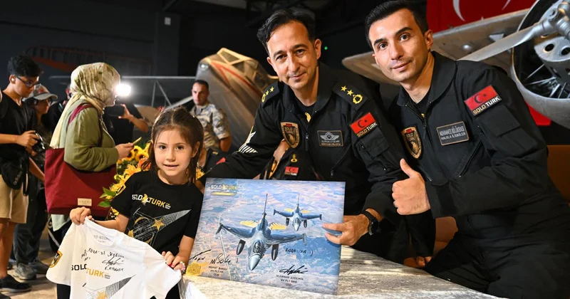 SOLOTÜRK pilotları İstanbul da vatandaşlarla buluştu