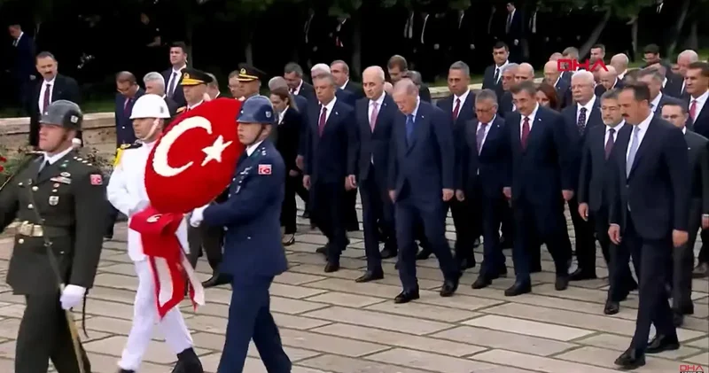 Cumhurbaşkanı Recep Tayyip Erdoğan, Anıtkabir i ziyaret ediyor (CANLI)