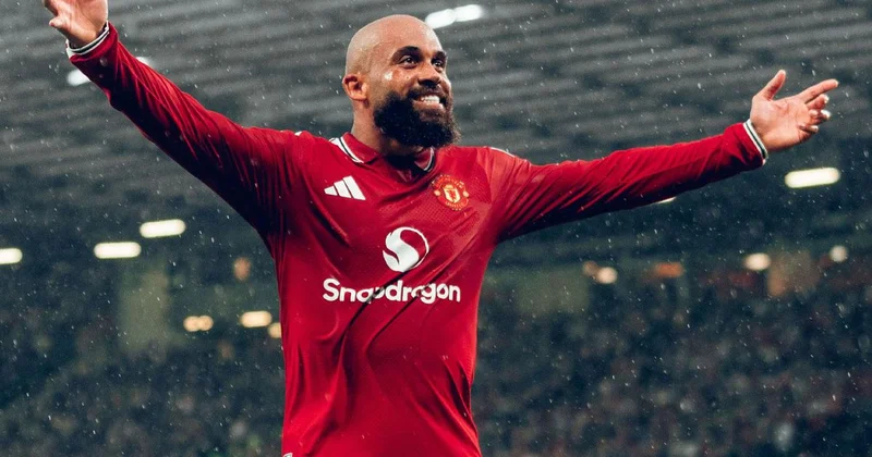 Hull City e kaybeden Manchester United, Ipswich Town a fena patladı