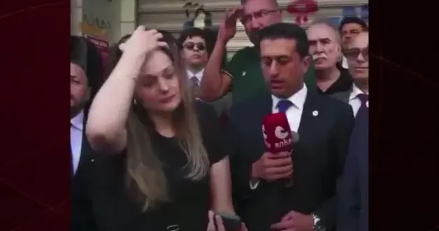 Yeni Partili Başkandan unutulmaz gaf: Yanındakiler telaşla uyardı