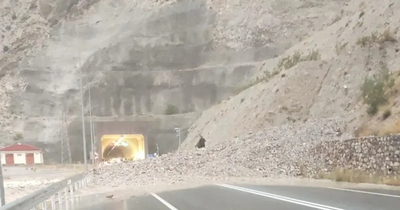 Oltu Artvin yolu sağanak nedeniyle trafiğe kapandı