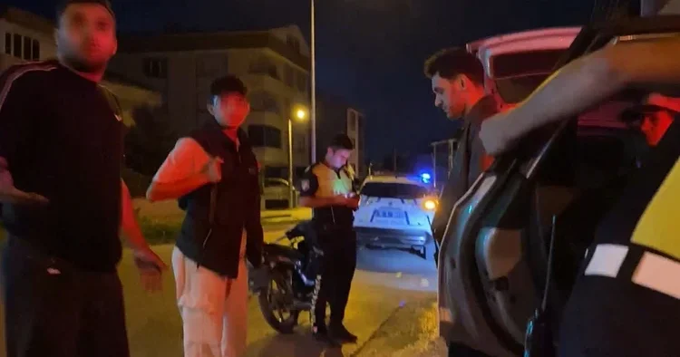 Trafik denetiminde ilginç anlar: Cezayı duyunca motosikletini bırakıp yaya olarak uzaklaştı