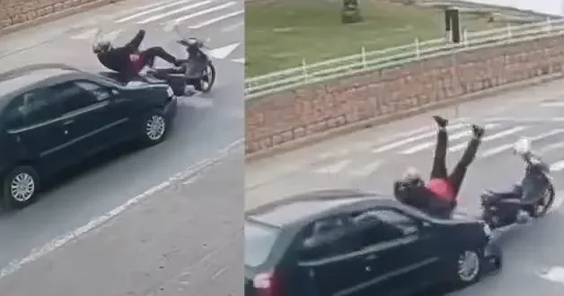 Brezilya da yayaya yol veren motosikletliye otomobil çarptı