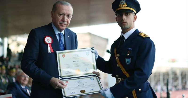 Erdoğan’dan Kara Harp Okulu’nda FETÖ mesajı: Haysiyetsizleri ordumuzdan temizlemeyi başardık