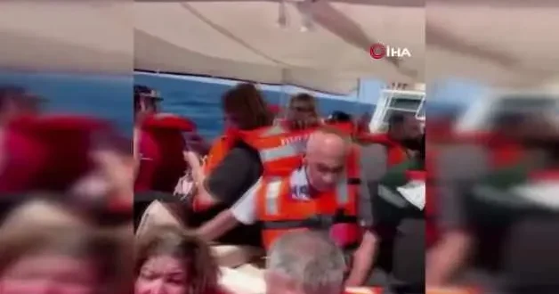Girne açıklarında alabora olan yolcu gemisindeki yolcuları kurtarma çalışmaları kameralara yansıdı