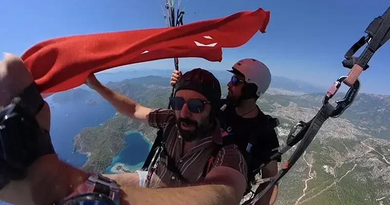 Fethiye de 30 Ağustos a özel yamaç paraşütü atlayışı