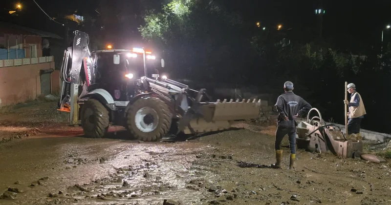 Erzincan da sağanak su baskınlarına neden oldu