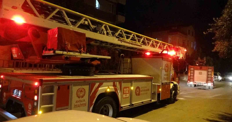 8 gündür kayıp oğlu için İstanbul a giden babanın Antalya Kepez deki evinde yangın çıktı