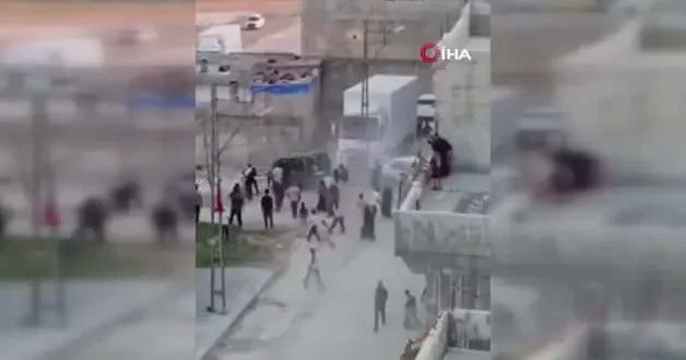 Gaziantep te dehşete düşüren görüntüler: Kavgada aracını kalabalığın üzerine sürdü!