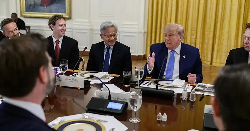 Trump tan yapay zeka kararnamesi: Bütün kurumlarda süper zeka terimi kullanılacak