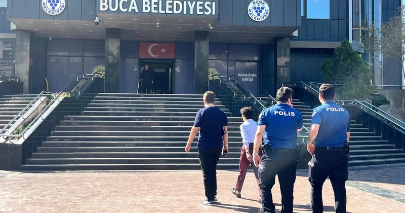 CHP li Buca Belediyesine haciz! İcra memurları polisle birlikte binaya girdi