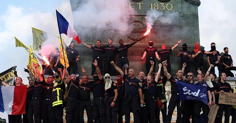 Fransa da öğrenci protestoları şiddetlendi: 400 den fazla gözaltı