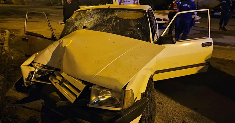Askere gideceği gün Mersin Tarsus ta otomobil iş yeri duvarına çarptı, 1 kişi öldü