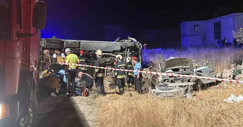 Gaziantep te otobüsle otomobilin çarpıştığı kazada 3 yaşındaki Kerem Gökşen de öldü, can kaybı 8 oldu