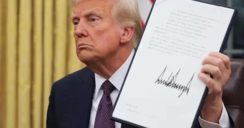 Trump, resmi evraklarda süper zeka ifadesini zorunlu kılan kararnameyi imzaladı