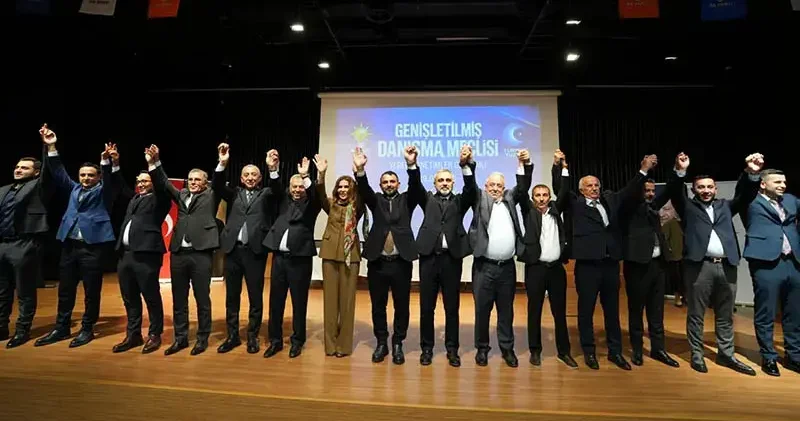 Ataşehir’de CHP’li 6 meclis üyesi AK Parti’ye katıldı