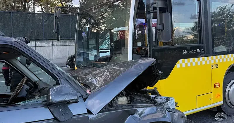 Sarıyer de karşı yöne geçen cip, İETT otobüsüyle çarpıştı: 3 yaralı