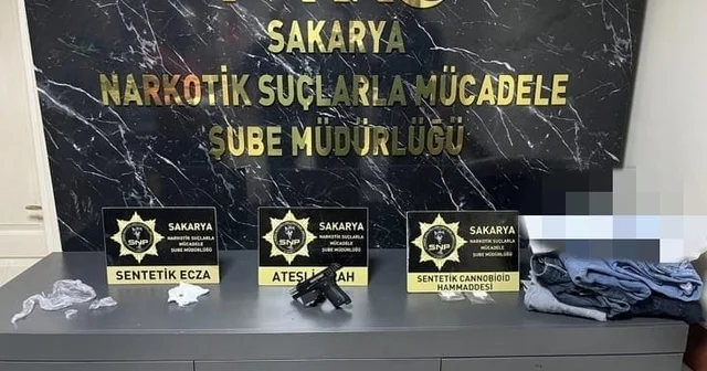 Anne ve oğlu tutuklandı; ellerindeki uyuşturucuyu kot pantolonlarla takas etmişler Sakarya Haberleri
