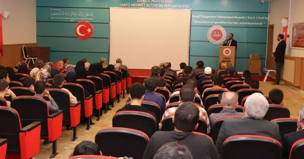 Sivas haberleri Gururlandıran tablo: 14 öğrenci hafızlık icazetlerini aldı 30 Ekim 2025