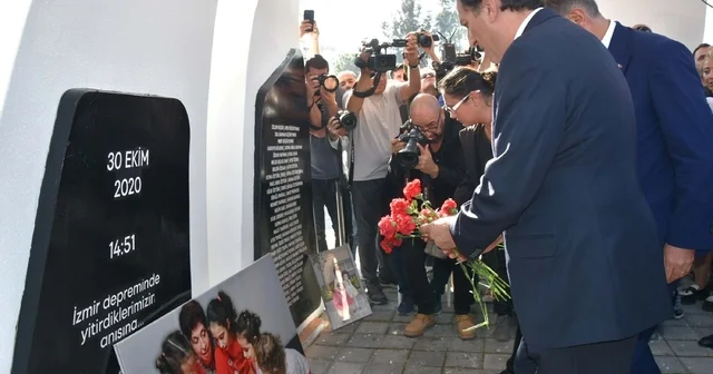 İzmir de depremde hayatını kaybedenler anıldı İzmir Haberleri
