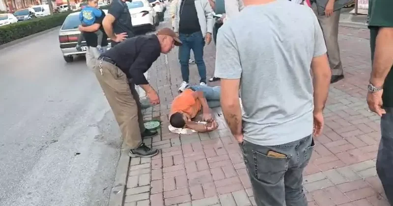 Otomobile çarpan motosiklet sürücüsü havada takla atıp yere düştü