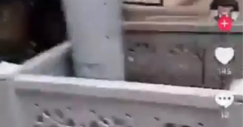 Kadir Mısıroğlu nun mezarının başında İzmir Marşı çaldı