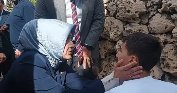 Afyonkarahisar haberleri Törende fenalaşan öğrenciye şefkat eli 30 Ekim 2025