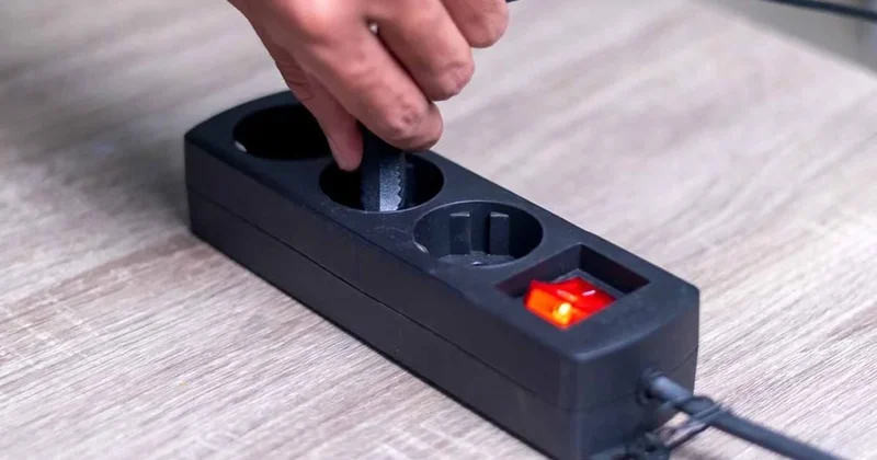 Yılların elektrikçisi Bobby Lynn gecenin bir yarısı yangın çıkarabilir diyerek uyardı: Bu 8 cihazı asla uzatma Sözcü Gazetesi