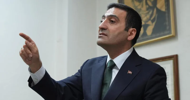 İnan Güney demir parmaklıklar ardından meydan okudu! Eğilmedik bükülmedik hizaya gelmedik!