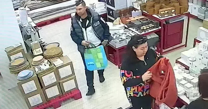 Avcılar da mağazadan cep telefonu hırsızlığı