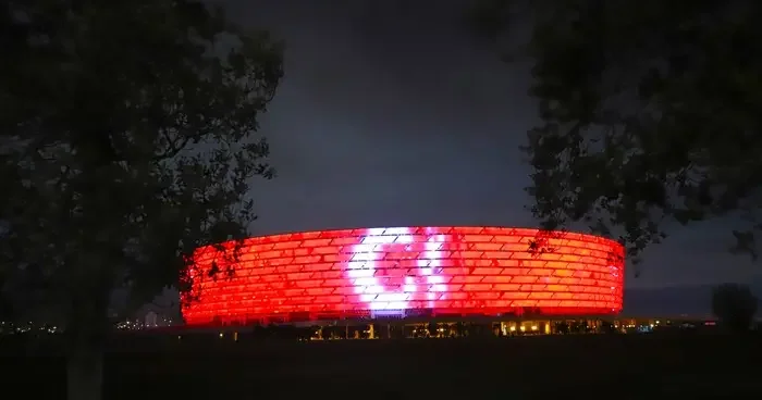 Bakü’nün simge yapıları Türk bayrağının renkleriyle aydınlatıldı