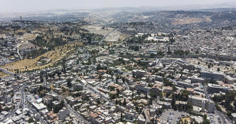 İşgalci İsrail, Doğu Kudüs teki Şeyh Cerrah Mahallesi ni Filistinli kimliğinden koparmaya çalışıyor