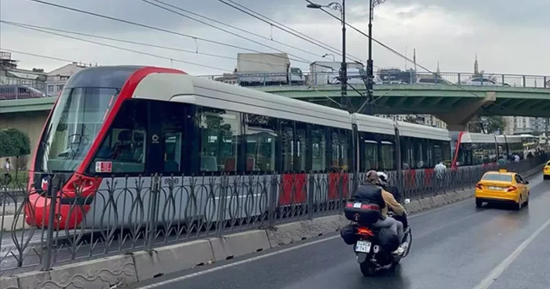İstanbul da tramvay hattında korkutan kaza: Patlamalar oldu!