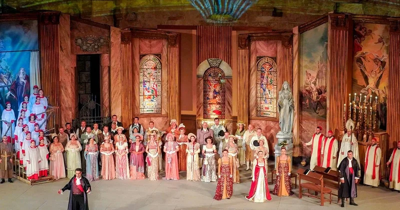 Tosca operası görkemli bir finalle Antalya ya veda etti