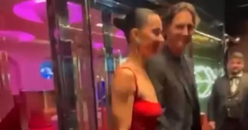 Katy Perry ve Justin Trudeau resmî olarak ilişkilerini duyurdu: Şarkıcının 41. yaş gününü Paris’te bir kabarede kutladılar