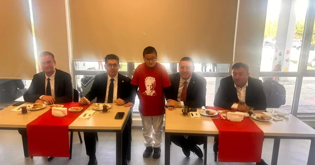 Okul başkanı Ahmet, seçim vaadini yerine getirip, milletvekilleri ile öğrencileri buluşturdu Isparta Haberleri