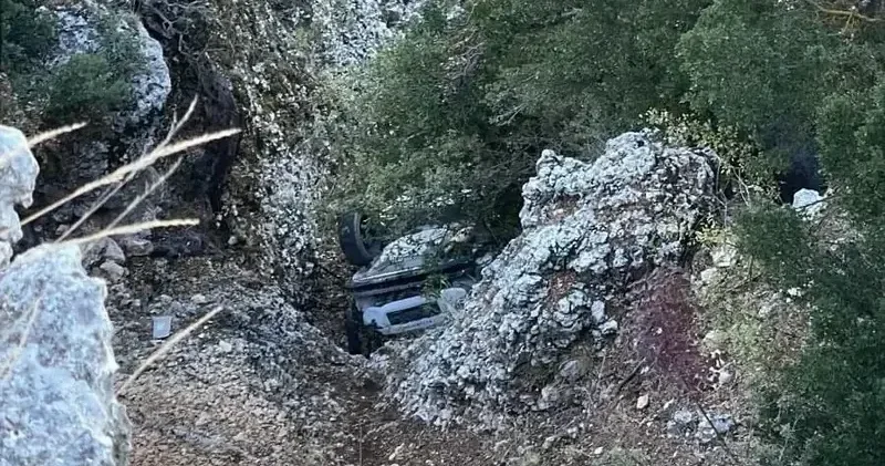 Mersin de otomobil uçuruma yuvarlandı: 1 ölü Mersin Haberleri