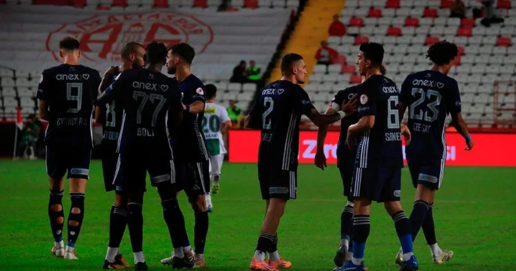 Antalyaspor, Bursaspor u kupa dışına itti!