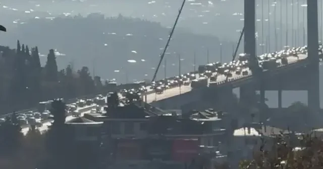 İstanbul’da sabah mesaisi çilesi: Trafik yoğunluğu %76’yı buldu VİDEO İZLE
