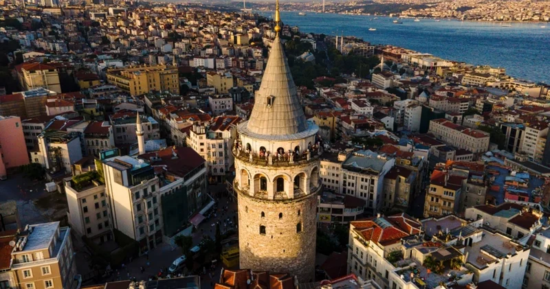 Bu kuleye sevdiğiyle çıkan evleniyor peki bu ne kadar doğru? İstanbul un gözdesi Galata Kulesi nin efsaneleri: Hangileri gerçek, hangileri mit?