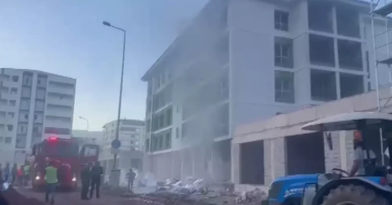 Yapımı devam eden deprem konutundaki yangın söndürüldü