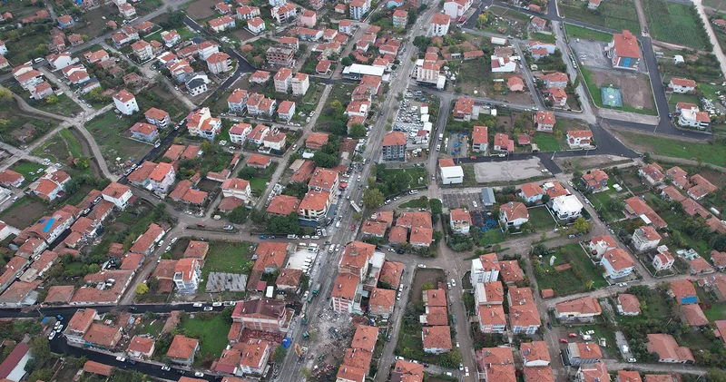 Balıkesir Sındırgı 6,1 büyüklüğündeki depremin ardından beşik gibi sallanıyor