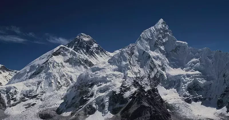 Nepal de dağcıların kampına çığ düştü