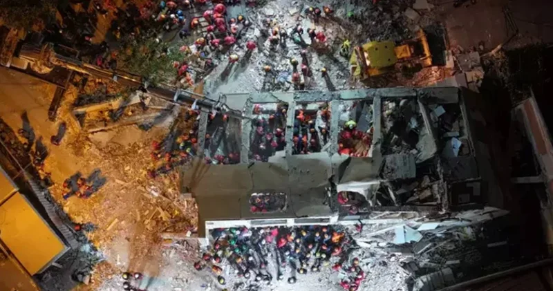 Gebze de 7 katlı bina çöktü: Anne ve babanın cansız bedenleri enkazdan çıkarıldı