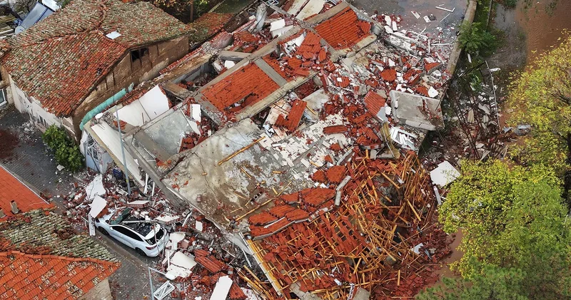 Uşak bloğu geriliyor , Batı Anadolu da deprem endişesi!