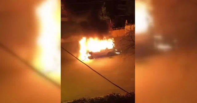 Hareket halindeki hafif ticari araç alev alev yandı Kırıkkale Haberleri