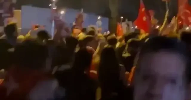 29 Ekim için toplanan İmamoğlu maskeli şahıslar ‘Zıplamayan Tayyipçi’ sloganı attı VİDEO İZLE